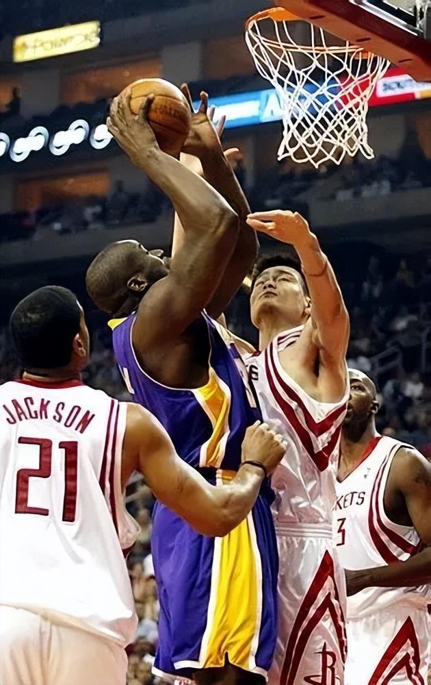 杨毅透露现场看姚鲨大战,担心大姚被打死!宇宙勇乔丹也不是对手