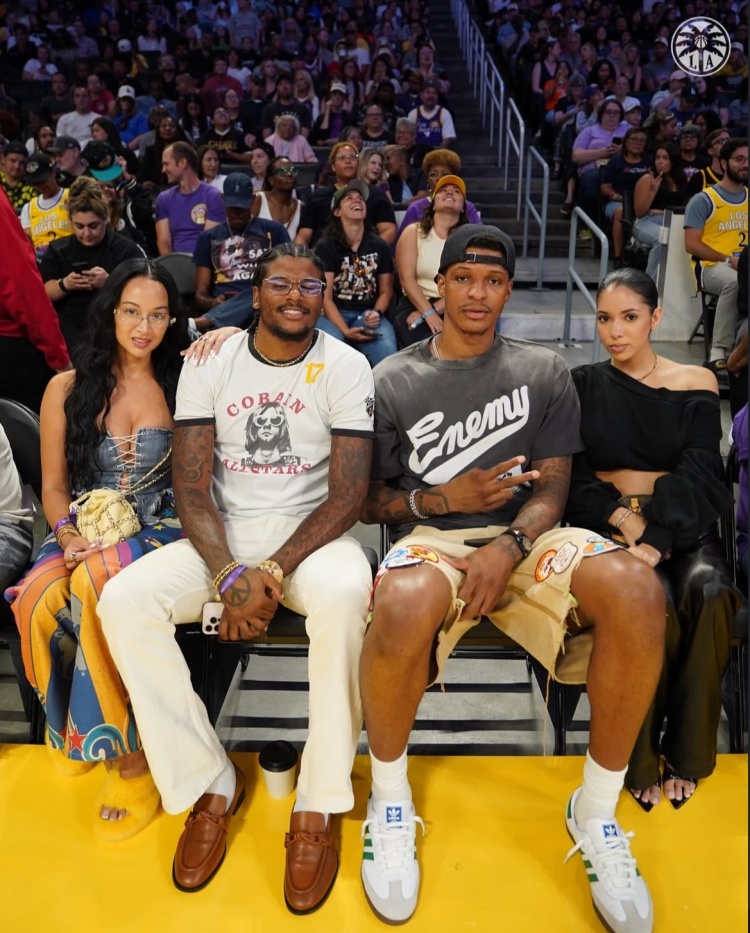 开云体育官网-火箭随队记者观察：杰伦-格林休赛期身形明显增肌 转型提升符合球队期待