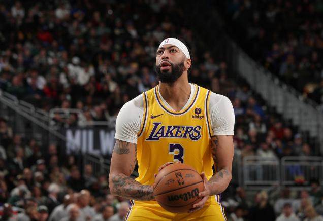 开云-浓眉打中锋！湖人新帅公布预计首发：上赛季18胜6负