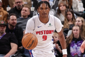 开云体育-活力满满！奥萨尔冲击内线&amp;捍卫禁飞区 全场得18分10板2助2断4帽