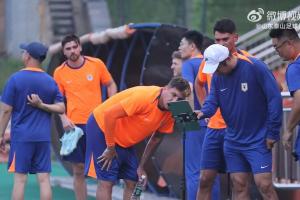 山东泰山官方晒训练视频，球员已在韩鹏教练组带领下进行训练