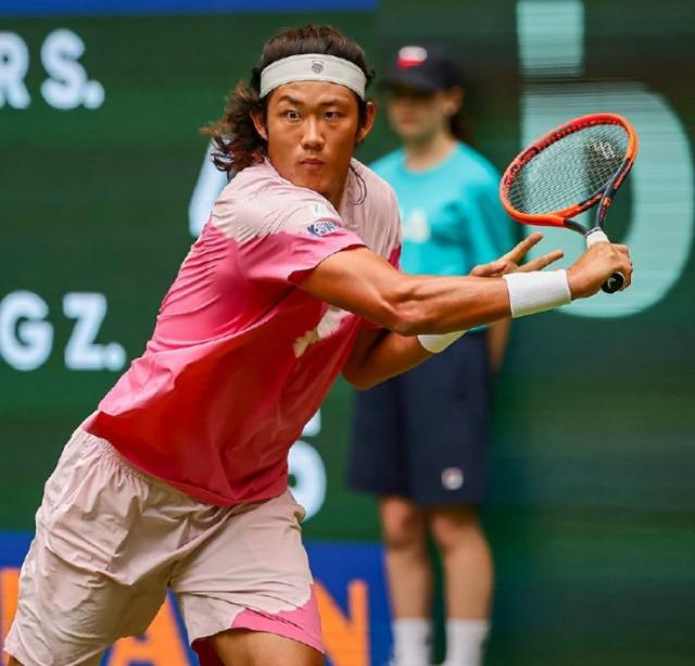 开云-张奔斗：张之臻上演神奇2比5，再入巡回赛4强！