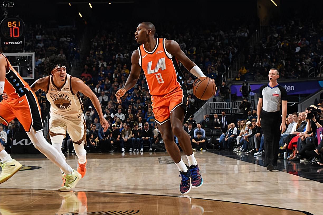 开云体育-打出了准三双数据，快船后场大闸的进攻才能正在不断被激发出来？