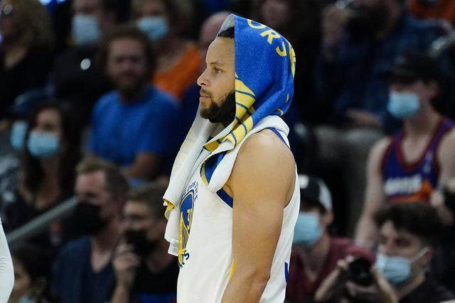 开云-库里21中4完全迷失 勇士攻防策略被太阳完美针对