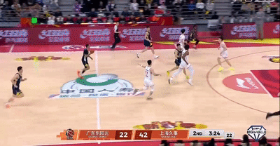 开云体育官网-看了阿旺奎因互相甩锅拒投三分的名场面，才知道广东队架构有多糟