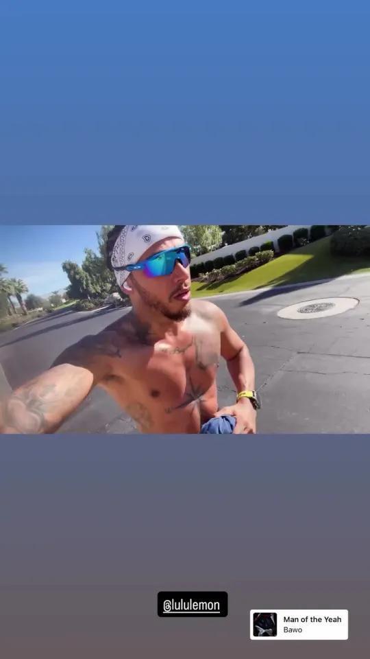 kaiyun.com-41岁汉密尔顿大秀魔鬼筋肉！地狱级训练狂飙荷尔蒙，卡戴珊赚麻了