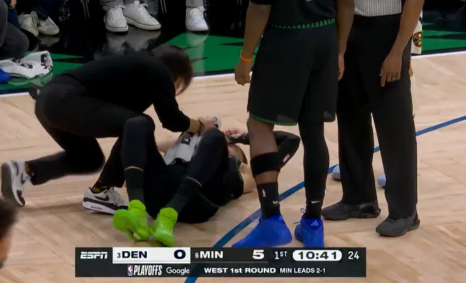 开云-伤不起！迪温琴佐无对抗小腿拉伤走回更衣室，退出本场比赛