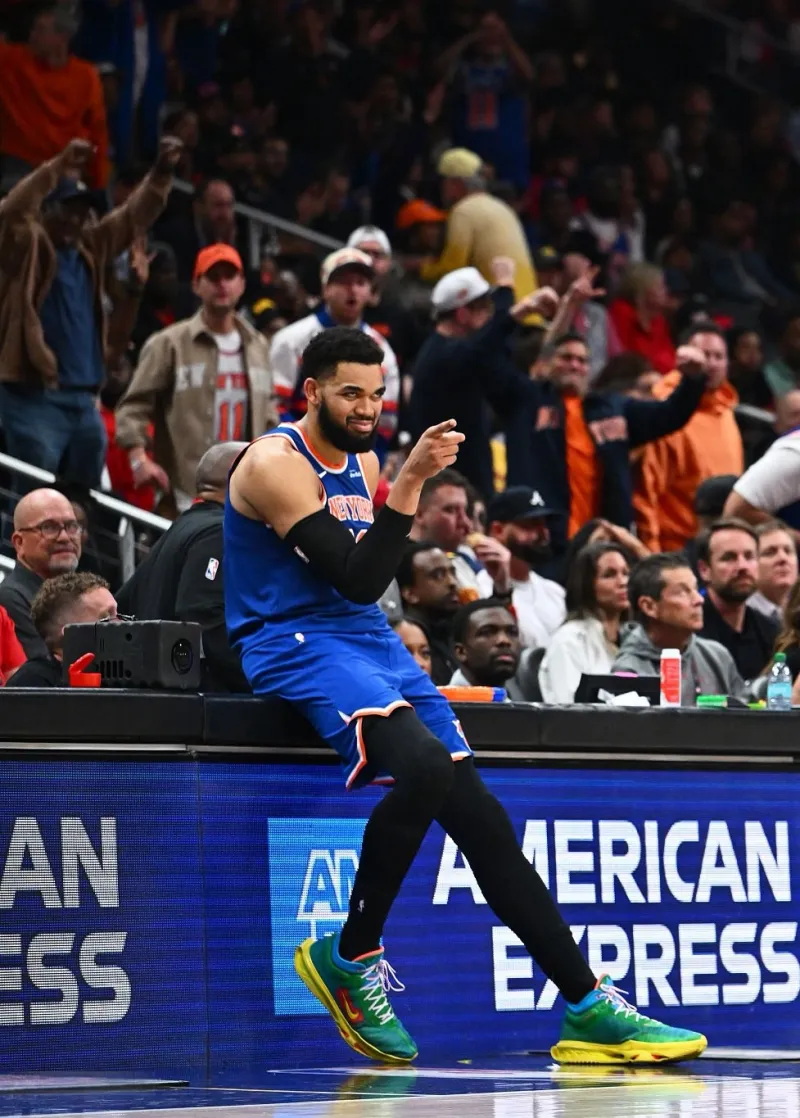 开云-唐斯穿着G.T Jump2，砍下20分10篮板10助攻2抢断