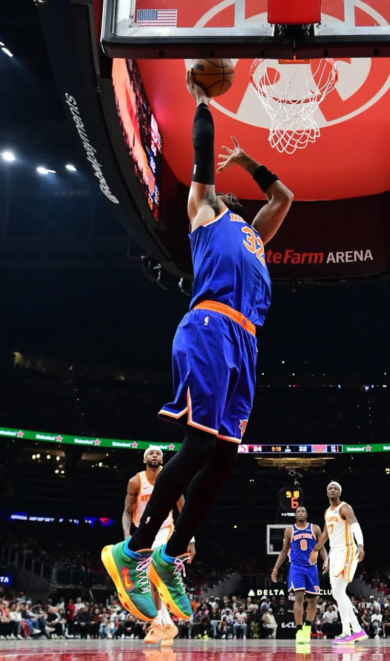 开云-唐斯穿着G.T Jump2，砍下20分10篮板10助攻2抢断